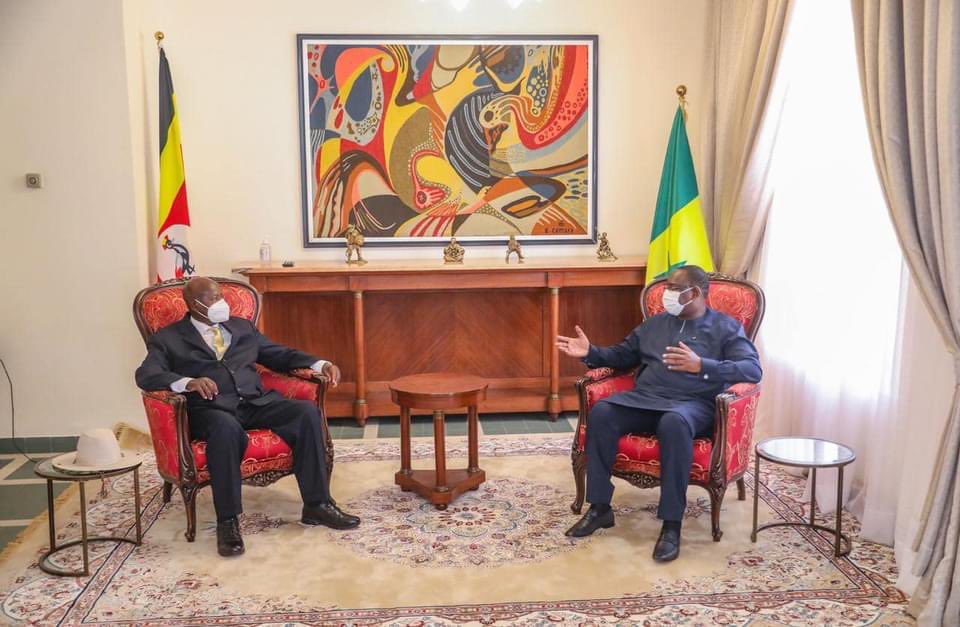 Entretien : « Relations bilatérales entre Dakar et Kampala et les enjeux et défis du continent », au menu des échanges entre Macky Sall et Yoweri Museveni