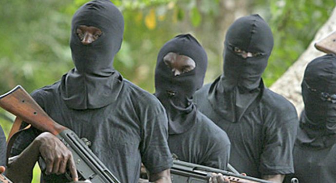 Ziguinchor-braquage à Badiouré : Des individus armées ouvrent le feu sans faire de victimes avant de dépouiller les passagers de leurs biens, l’armée alertée