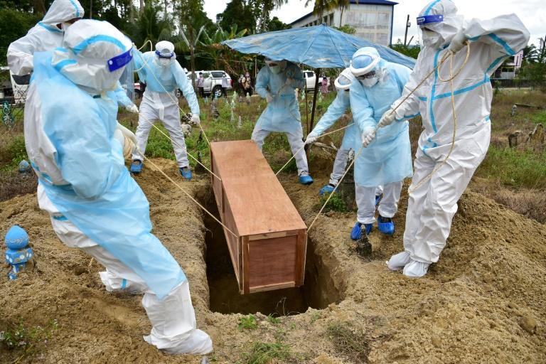 Covid-19 : L’OMS revoit le bilan des morts à la hausse entre 13 et 17 millions