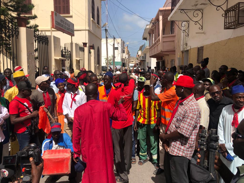 Saint-Louis : Sit-in des travailleurs municipaux devant la mairie pour réclamer une revalorisation salariale et de meilleures conditions de travail