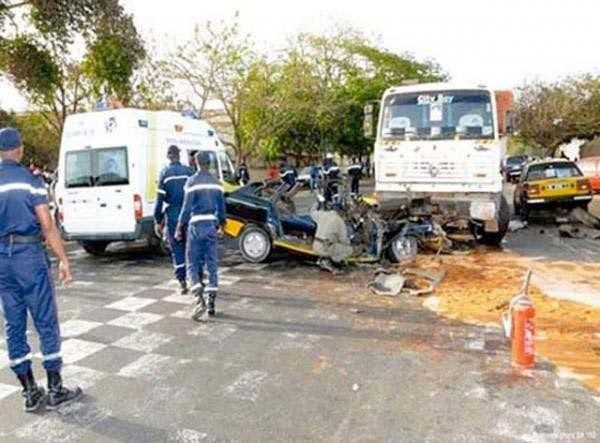 Un accident cause deux morts et vingt blessés à Tivaoune
