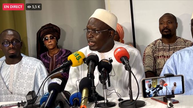 La coalition Yewwi Askan Wi dénonce la violation des droits d’Ousmane Sonko : « Ce qui n’est plus ni moins qu’un placement en résidence surveillée »