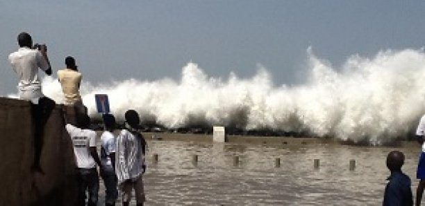 Météo : L’ANACIM annonce une houle dangereuse sur la Grande côte et Dakar