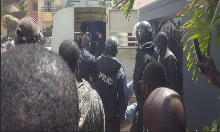 Ziguinchor/Affrontements entre jeunes et FDS : Un policier perd la vie après avoir été heurté par un char de la Police