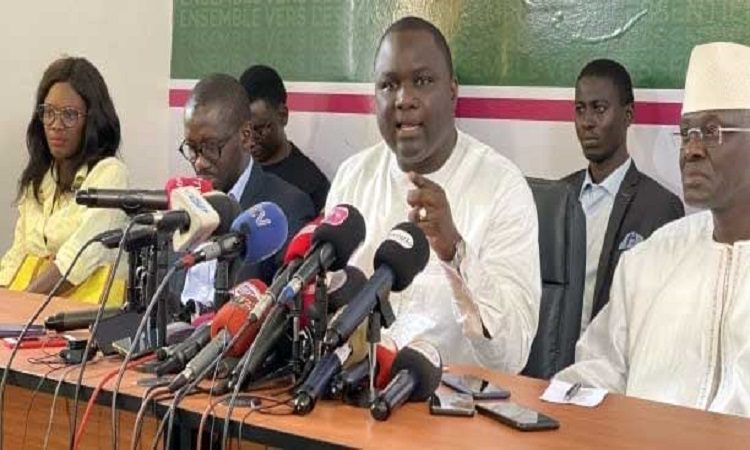 Election présidentielle 2024 : Yewwi Askan Wi prend acte prend acte et met en garde Macky Sall sur le cas Ousmane Sonko