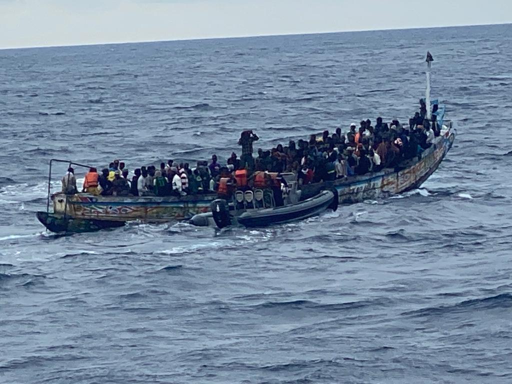 Une pirogue de plus de 200 migrants dont 16 femmes et 7 enfants interceptée par la Marine sénégalaise
