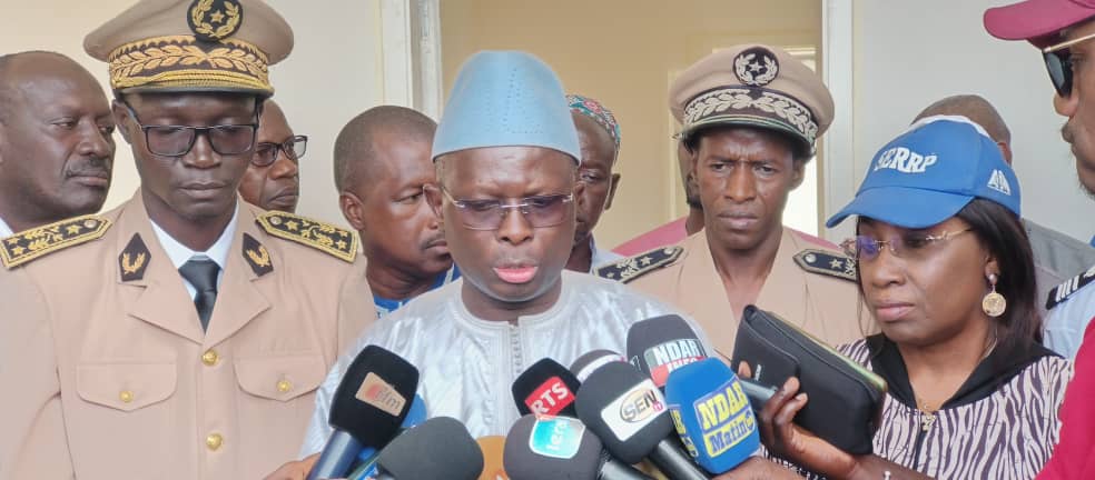 Saint-Louis : En visite de chantier, le ministre Modou Diagne Fada a rencontré les familles déplacées de la Langue de Barbarie