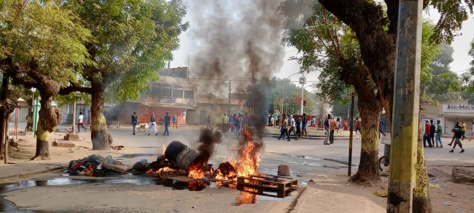 Ziguinchor : Des manifestants gazés, des pneus brûlés et des arrestations