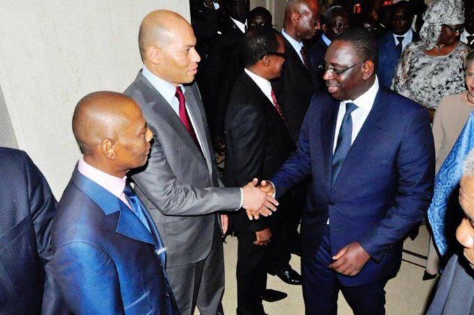 Thierno Alassane Sall lance l’alerte : « les officines de police politique de Macky Sall appellent, à travers le pays, (…) pour les sonder sur le dialogue et jeter le discrédit sur la liste des candidats. »