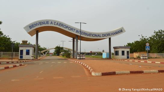 Violents tirs près de l’aéroport de Niamey : retour sur une nuit d’incertitude