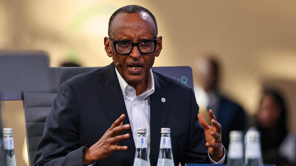 Titre : Paul Kagame dénonce les sanctions américaines et défend la position du Rwanda