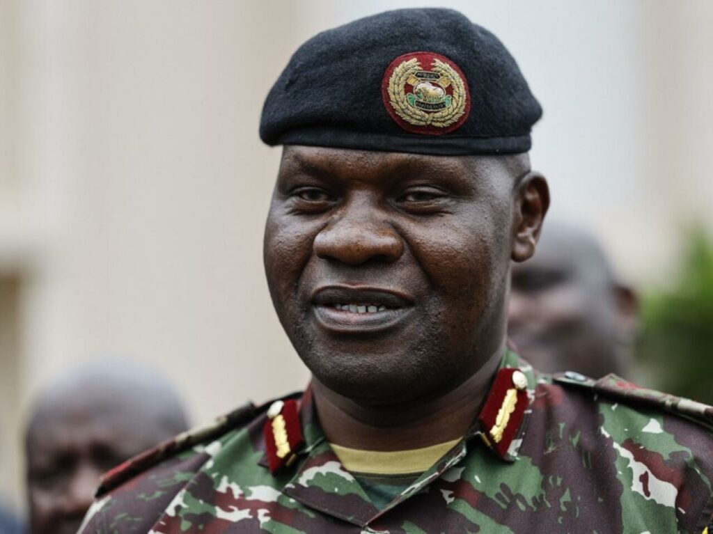 Kenya : le chef de la police visé par une procédure pour outrage à la justice